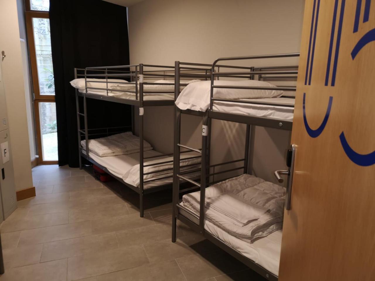Egunon Bilbao Hostel Eksteriør bilde
